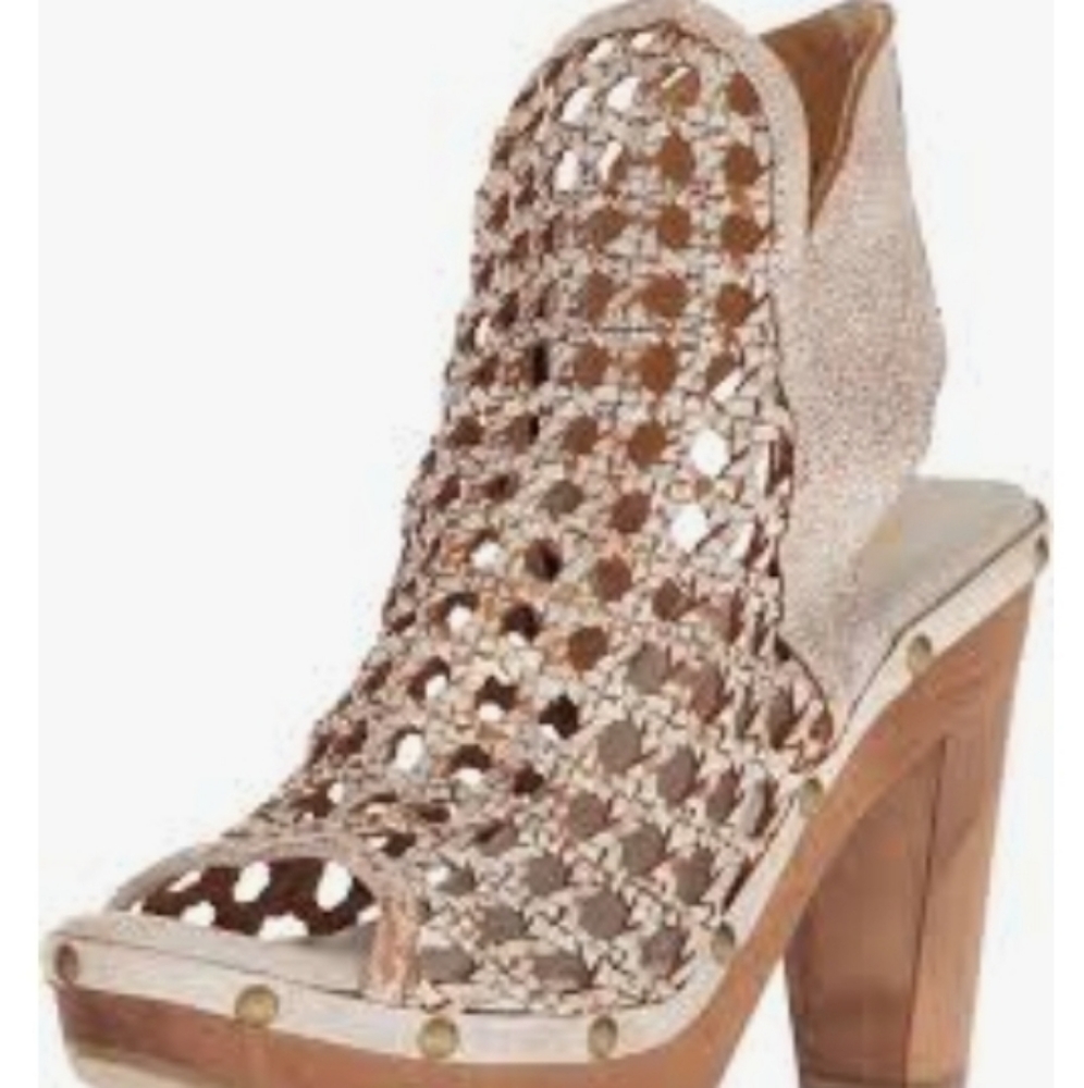 NEW Sbicca White Leather Rayna Sandal size 8